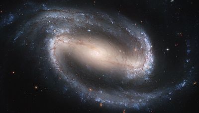La Via Lattea perde due bracci a spirale e raddoppia il nucleo