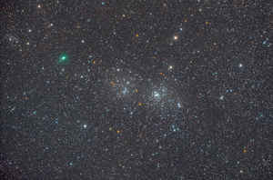 Cometa C/2017 T2 Panstarrs nei pressi del doppio ammasso di Perseo. 