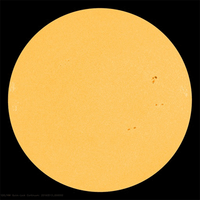 Grande macchia solare nella regione attiva AR2546
