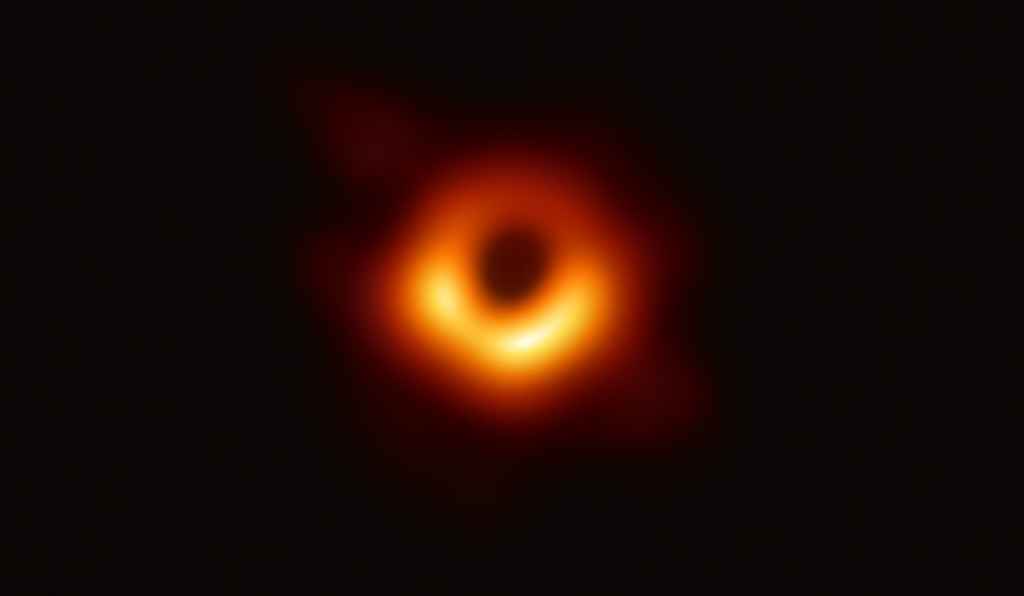 È di M87 la prima immagine diretta di un buco nero! 